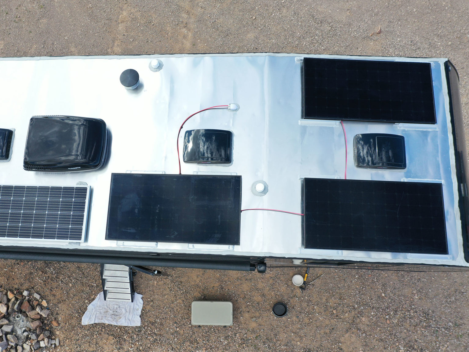 950 Watt Solar Panel Install, 32 Foot Fifth Wheel The BoonDoctor